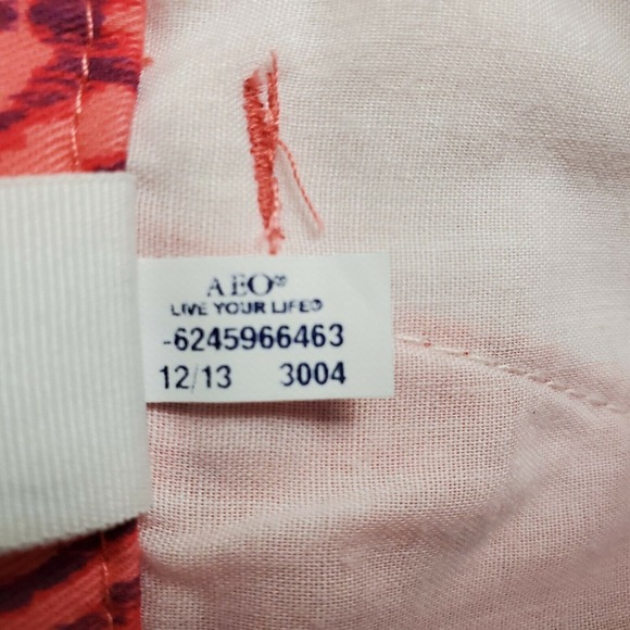 American Eagle Shorts Sz 4‎ Twill Midi Stretch Pink Geometric Print Rolled Cuff - Picture 9 of 9